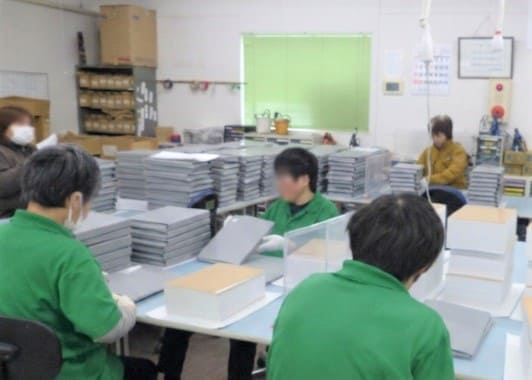 加工・包装作業の様子